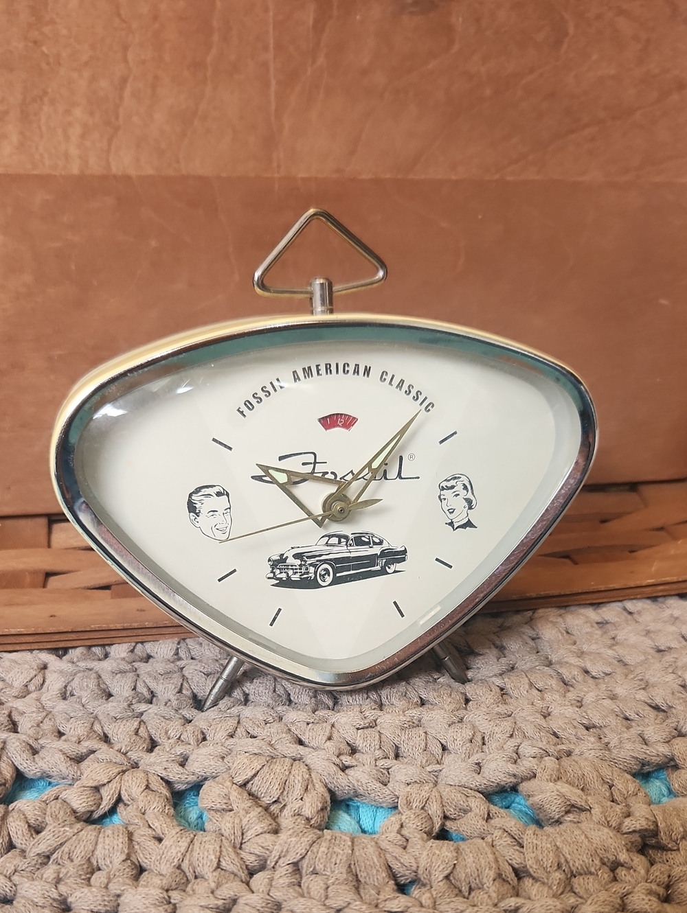 Fossil American Classic Cream Mid-Century Retro Triangle Wind Up Clock
